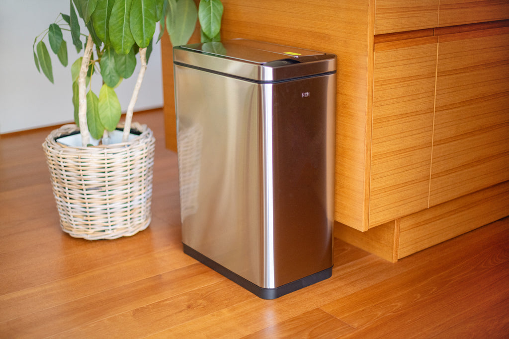 DELUXE PHANTOM(デラックスファントム)センサー式 自動開閉 ゴミ箱 45L シルバー<ラッピング対象外>