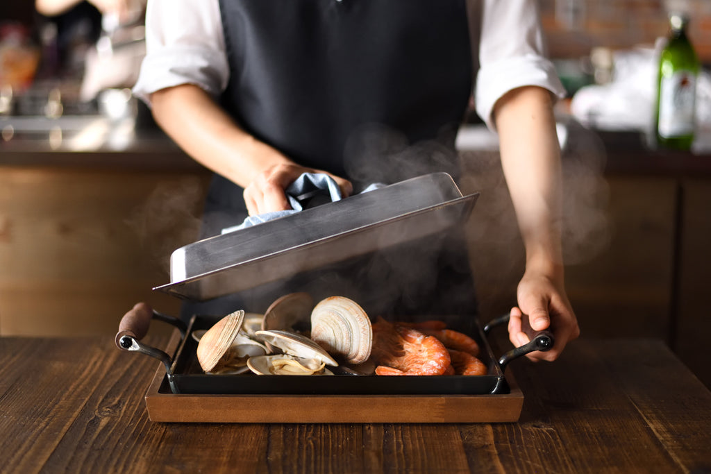 AUX(オークス)大人の鉄板 鉄板大 角蓋付き 日本製 IH対応 レシピ付き