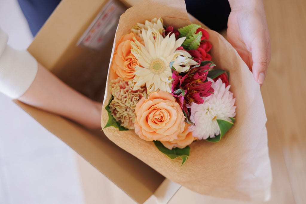 【世界のお花の定期便】月×2回の1年分のブーケ。 お花の定期便 】季節のお花のサブスク 《 花束 大 》 / 毎月1回 季節