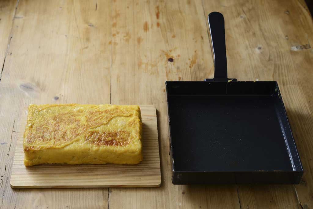 la base(ラバーゼ)鉄フライパン 玉子焼き器 18×18cm 日本製