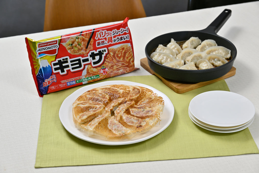 4w1h 燕三条キッチン研究所 冷凍餃子フライパンチャレンジから生まれたフライパン《初回限定カラー》 ガラス蓋付き 日本製