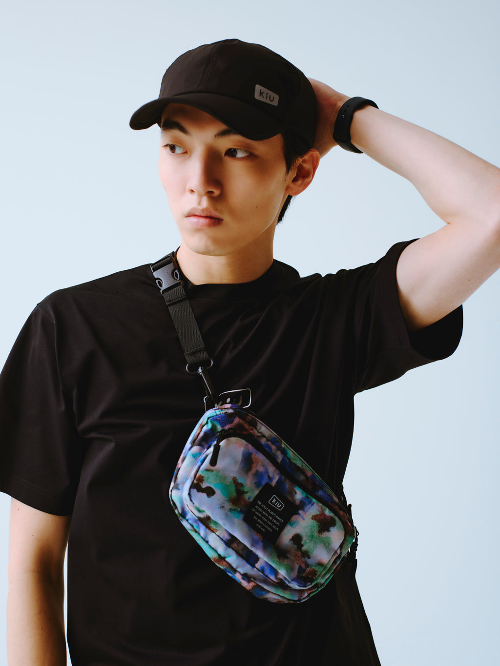 予約販売 】KiU（キウ）300D フロントポケットミニショルダーバッグ