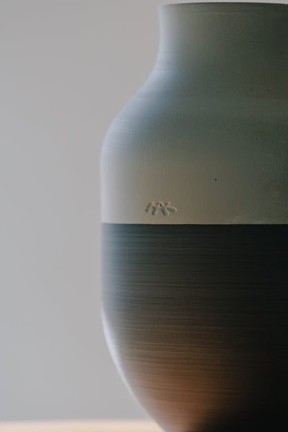 KÄHLER（ケーラー）OMAGGIO CIRCULARE（オマジオ サーキュラー）ベース（グレー） H12.5cm