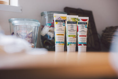 COSLYS（コスリス）ハンド＆ネイルクリーム アップル 50mL