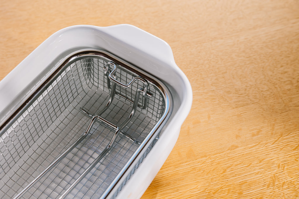 FUJIHORO（富士ホーロー）IH対応 角型天ぷら鍋 フライヤーバスケット付き ホワイト