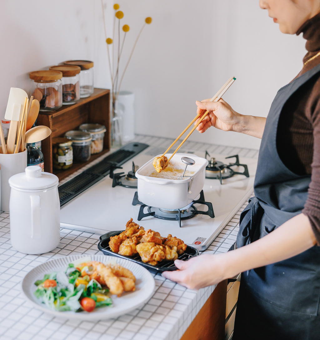 FUJIHORO（富士ホーロー）IH対応 角型天ぷら鍋 フライヤーバスケット付き ホワイト