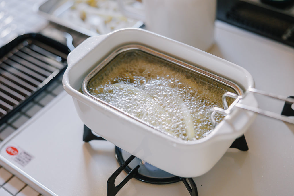 FUJIHORO（富士ホーロー）IH対応 角型天ぷら鍋 フライヤーバスケット付き ホワイト