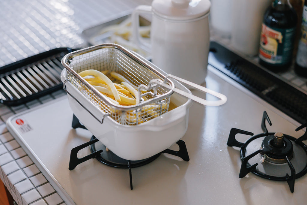 FUJIHORO（富士ホーロー）IH対応 角型天ぷら鍋 フライヤーバスケット付き ホワイト
