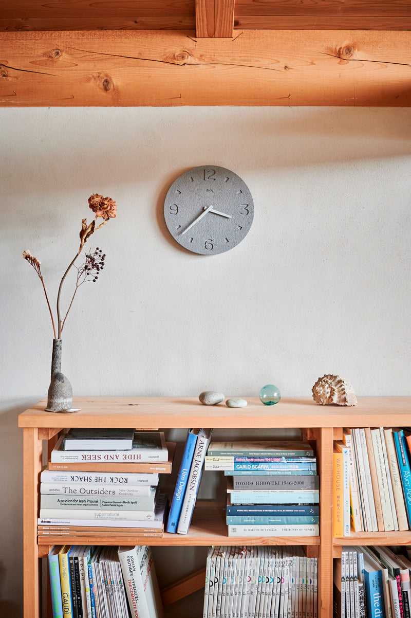 Lemnos 珪藻土の時計（掻き落とし） グレー 掛け時計 NY21-03 GY