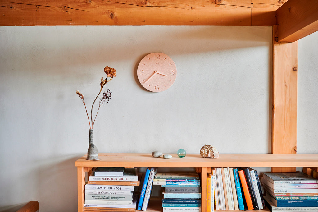 Lemnos 珪藻土の時計（掻き落とし） ピンク 掛け時計 NY21-03 PK