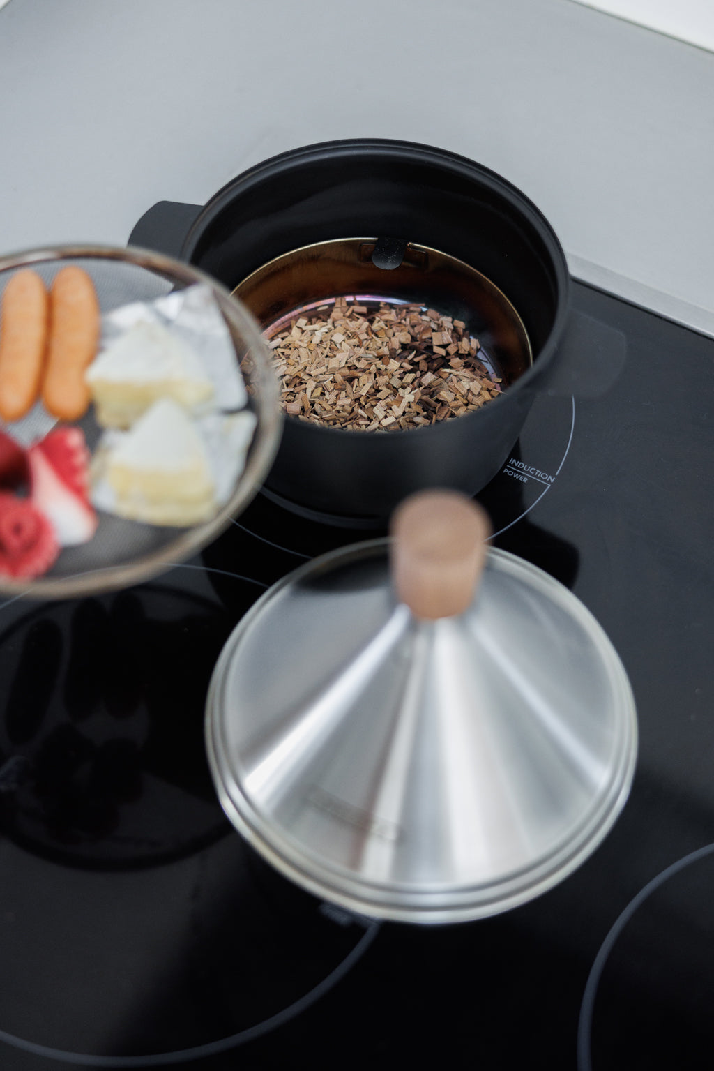 APELUCA（アペルカ）TABLE TOP SMOKER（テーブルトップスモーカー）/ 卓上燻製器《 チップ・ウッド・収納袋・レシピブック付き 》 燕三条産 AUX（オークス）